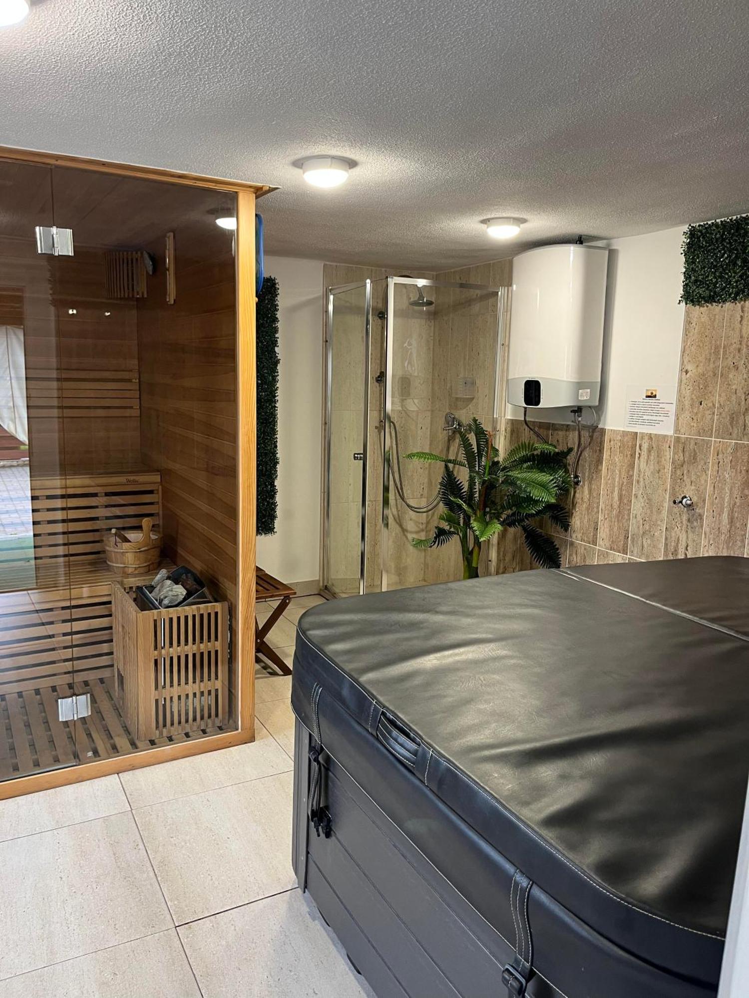 Idill Apartmanhaz B&B Tiszafured Exterior photo